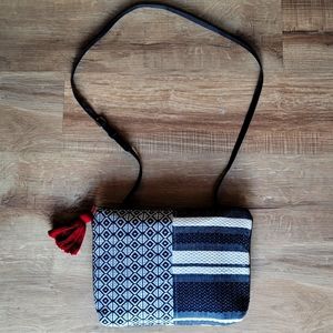 Mercado Global Black and White Crossbody Bag